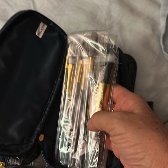 Brushes - Picture 5 of 5